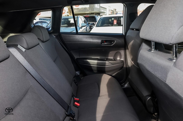 2022 Toyota Corolla Cross Hybrid GX image 9