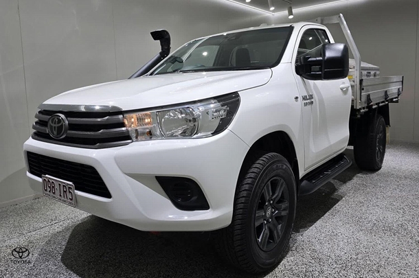 2023 Toyota Hilux SR image 8