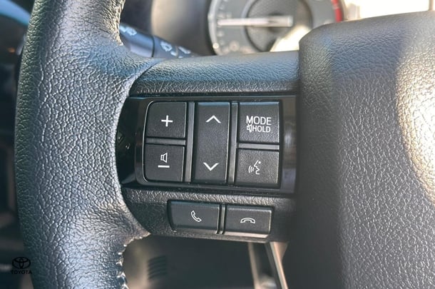 2021 Toyota HiLux 4x4 SR5 image 15
