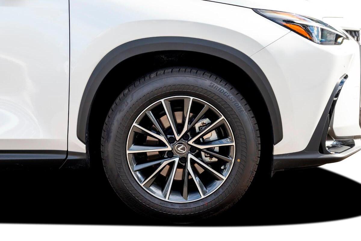 2024 Lexus NX NX350h Luxury Auto eFour image 8