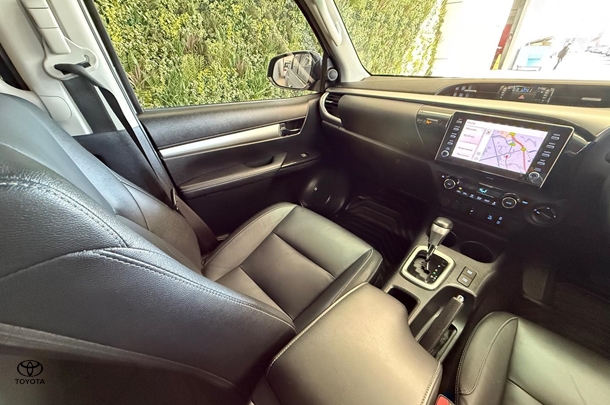 2021 Toyota HILUX SR5 image 15
