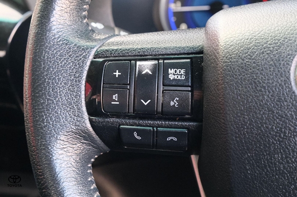 2020 Toyota Hilux SR5 image 17