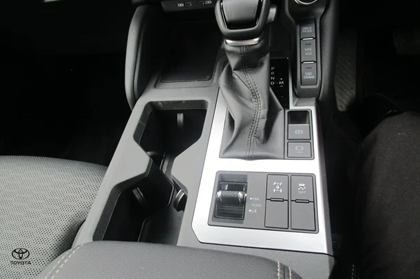 2024 Toyota Prado VX image 24