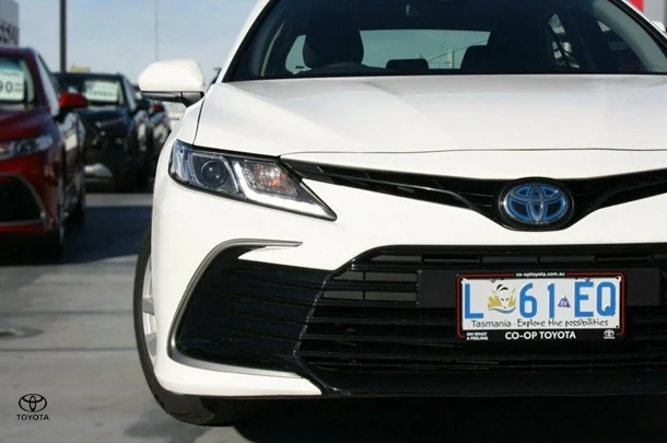 2023 Toyota Camry Hybrid Ascent image 2