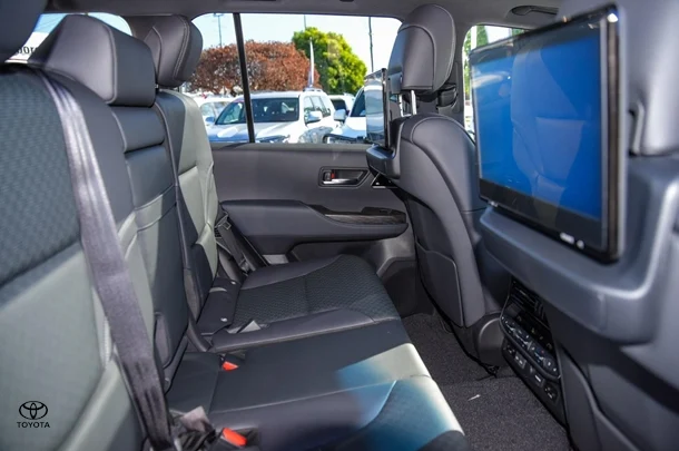 2024 Toyota Landcruiser Sahara ZX image 18