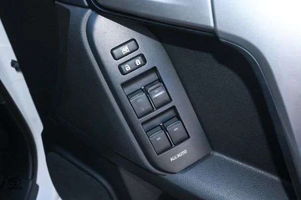 2021 TOYOTA Prado VX image 10