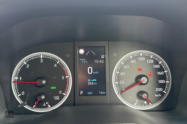 2023 Toyota Hiace LWB image 18