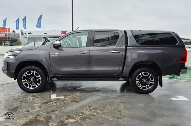 2021 Toyota Hilux SR5 image 6