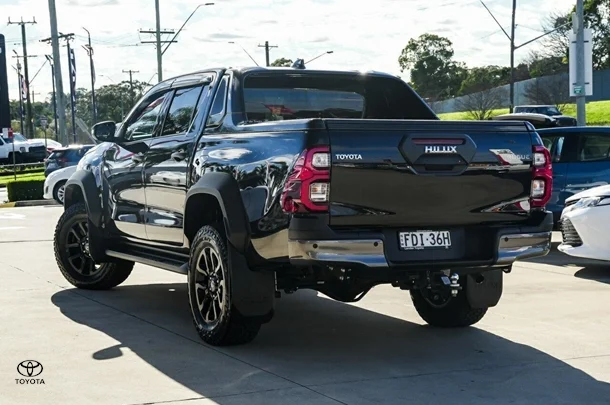 2023 Toyota Hilux 4x4 Rogue image 2