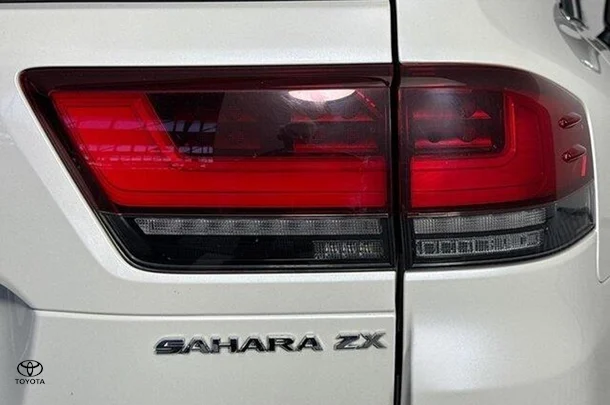 2022 Toyota LANDCRUISER Sahara ZX image 8