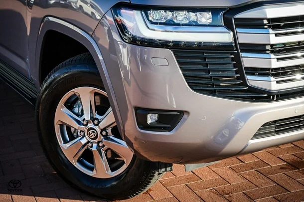 2024 Toyota Landcruiser VX image 2