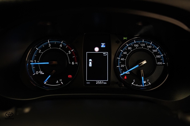 2024 Toyota Hilux 4x4 Rogue image 12
