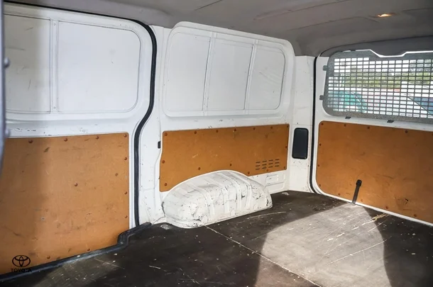 2020 Toyota Hiace LWB image 11
