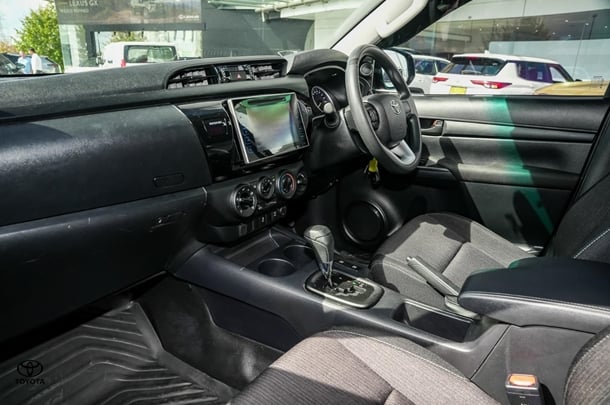2018 Toyota HILUX Rugged image 10