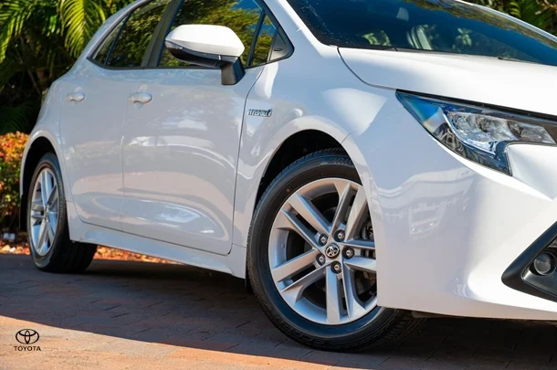 2020 TOYOTA Corolla Hatch Hybrid Ascent Sport image 6
