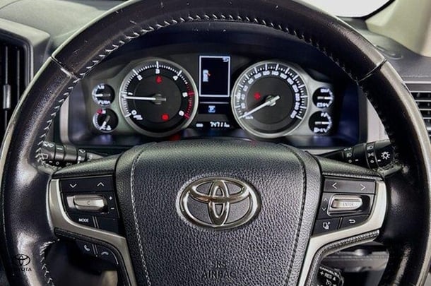 2021 Toyota LANDCRUISER GXL image 12