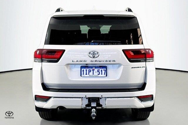 2022 Toyota LANDCRUISER Sahara ZX image 7