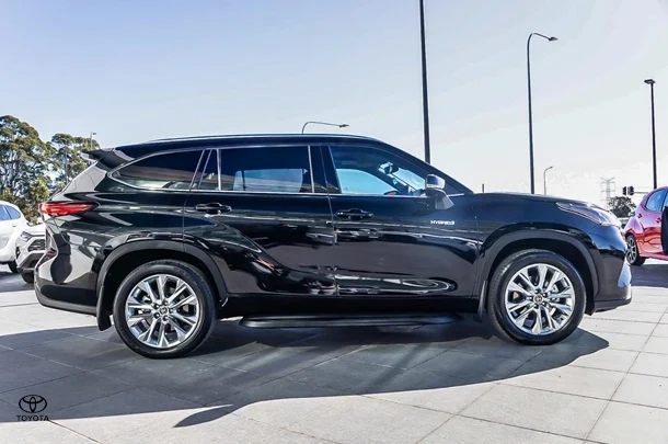2022 Toyota Kluger Hybrid AWD GRANDE image 4