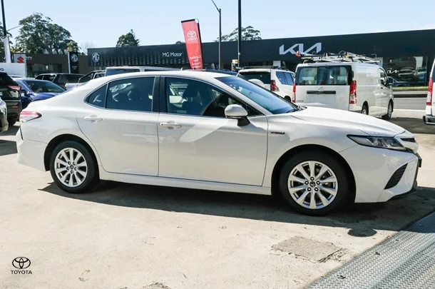 2019 Toyota Camry Hybrid Ascent Sport image 3