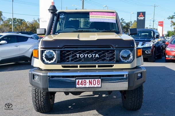 2023 Toyota LC Military GXL image 3