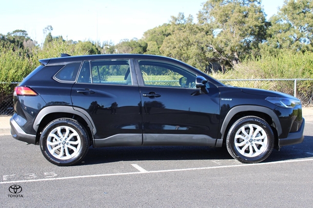 2023 Toyota Corolla Cross Hybrid GX image 11