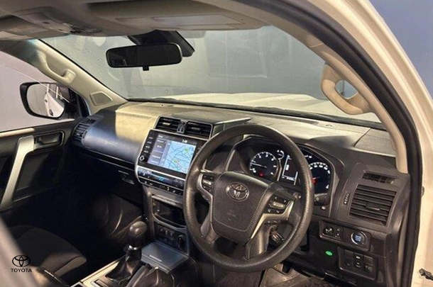 2021 Toyota Prado GX image 15
