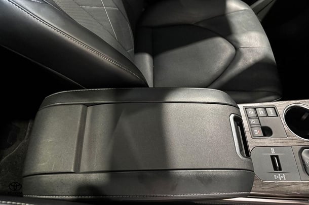 2024 Toyota Kluger Hybrid AWD GRANDE image 17