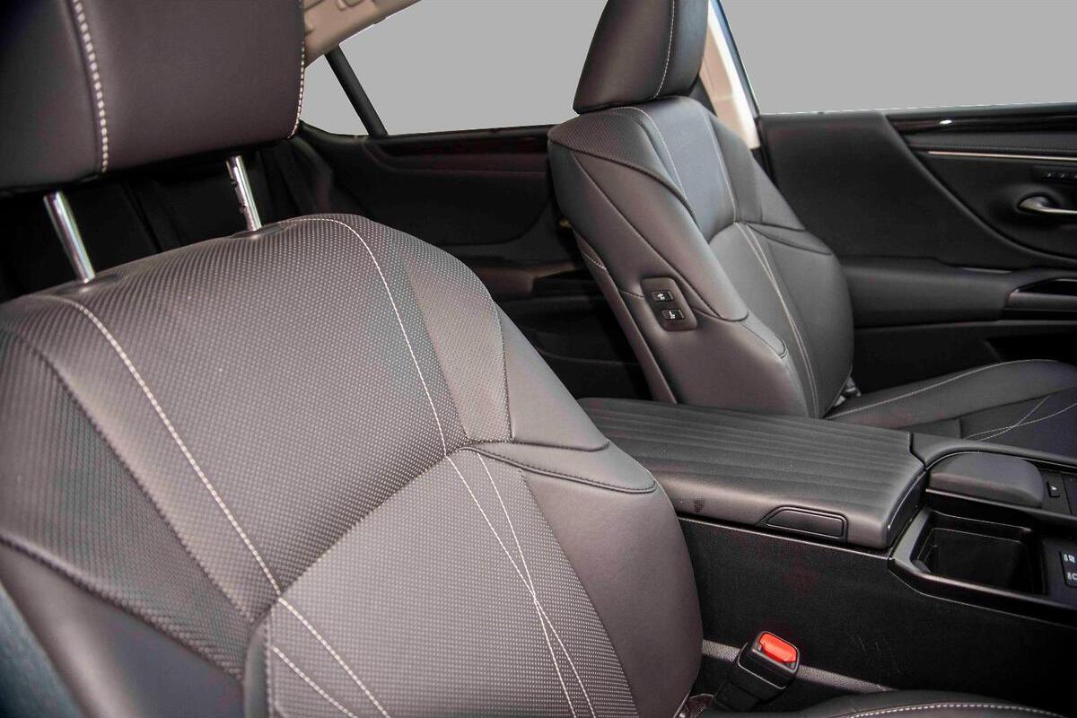 2024 Lexus ES ES300h Sports Luxury Auto image 8