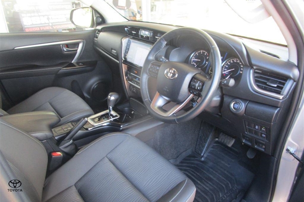 2024 Toyota Fortuner GXL image 11