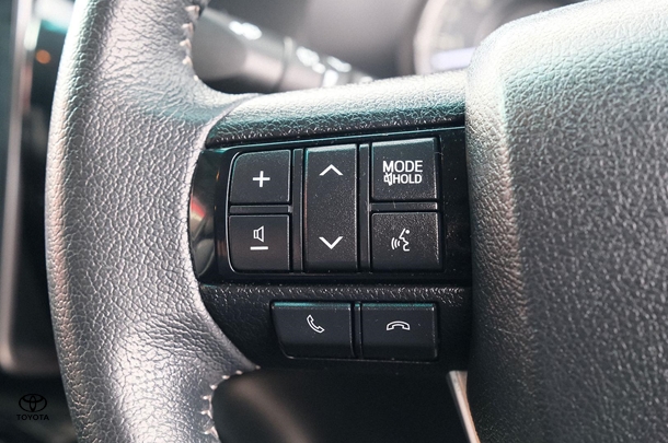 2022 Toyota Hilux SR5 image 15