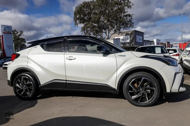 2021 Toyota C-HR Hybrid Koba 2WD image 3