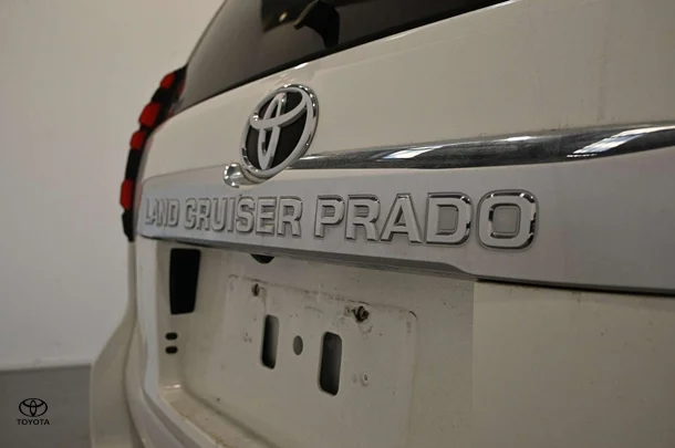 2019 Toyota Prado VX image 10