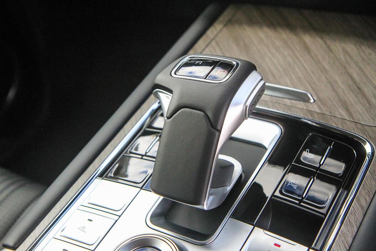 2025 GWM Tank 500 Lux Hybrid Auto 4WD image 16