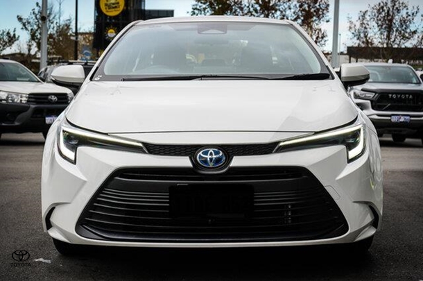 2025 Toyota Corolla Sedan Hybrid Ascent Sport image 3