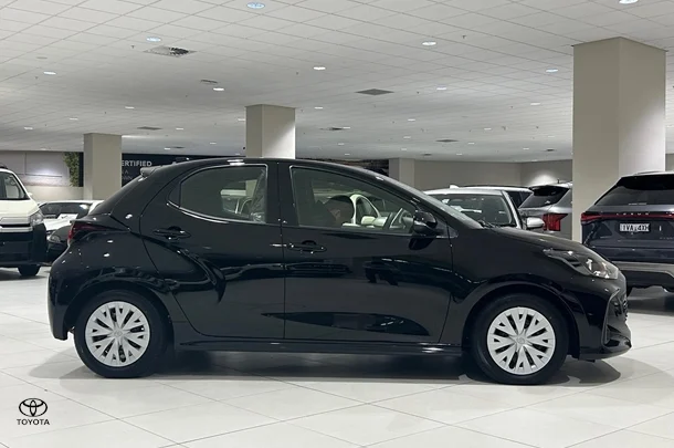 2024 Toyota Yaris Ascent Sport image 2