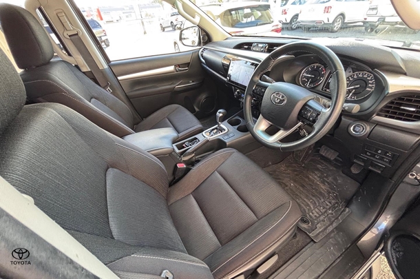 2023 Toyota HILUX SR5 image 10