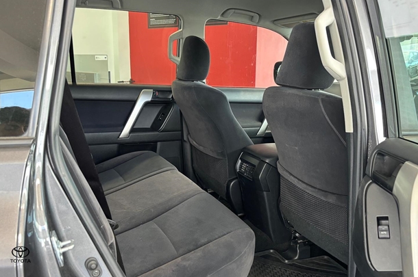 2020 Toyota Prado GX image 21