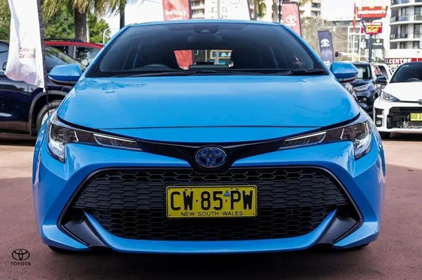 2019 TOYOTA Corolla Hatch Hybrid Ascent Sport image 4