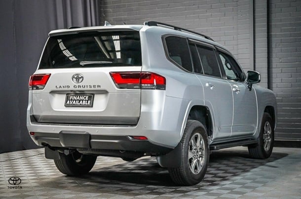 2024 Toyota Landcruiser VX image 7