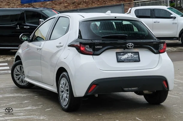 2022 Toyota Yaris Ascent Sport image 2