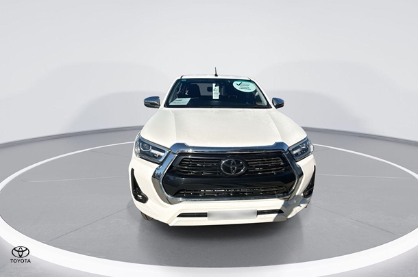 2020 Toyota Hilux SR5 image 3