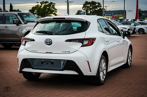 2024 Toyota Corolla Hatch Hybrid Ascent Sport image 8