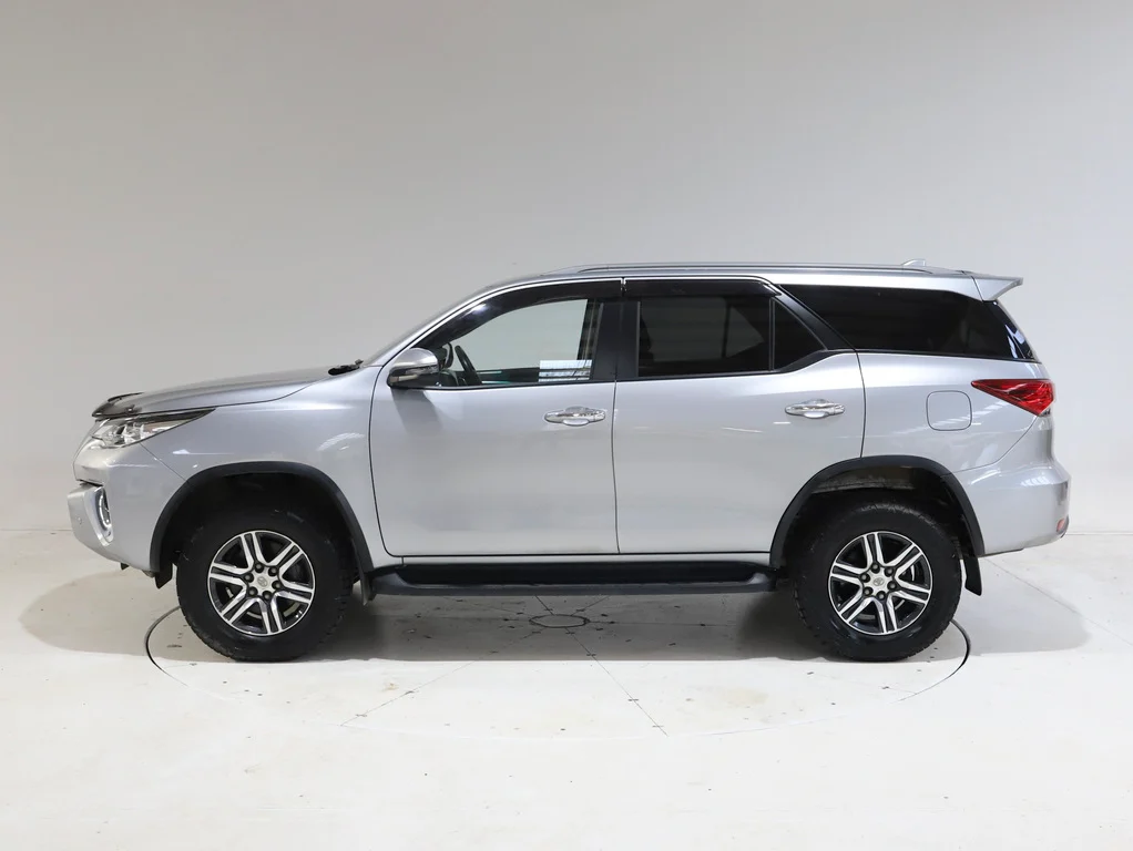 2019 Toyota Fortuner GXL image 4