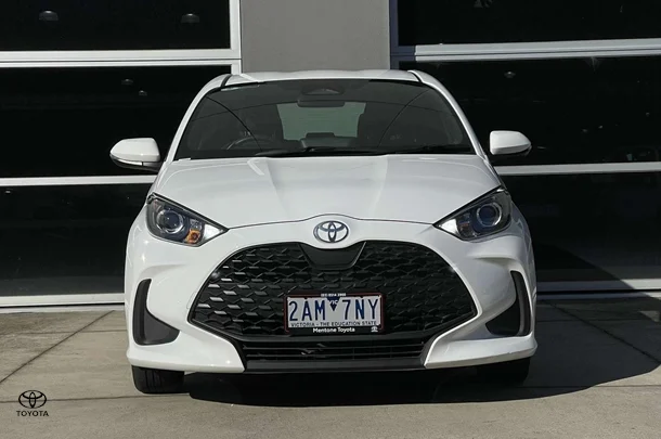 2024 Toyota Yaris Ascent Sport image 3