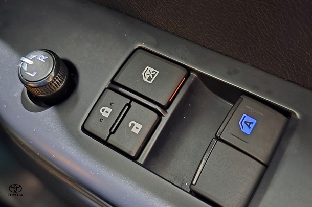 2023 Toyota Hilux SR image 20