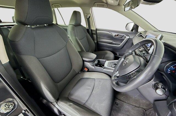 2023 Toyota Rav4 Hybrid GX image 12