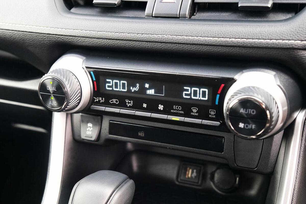 2024 Toyota RAV4 GX Auto eFour image 15