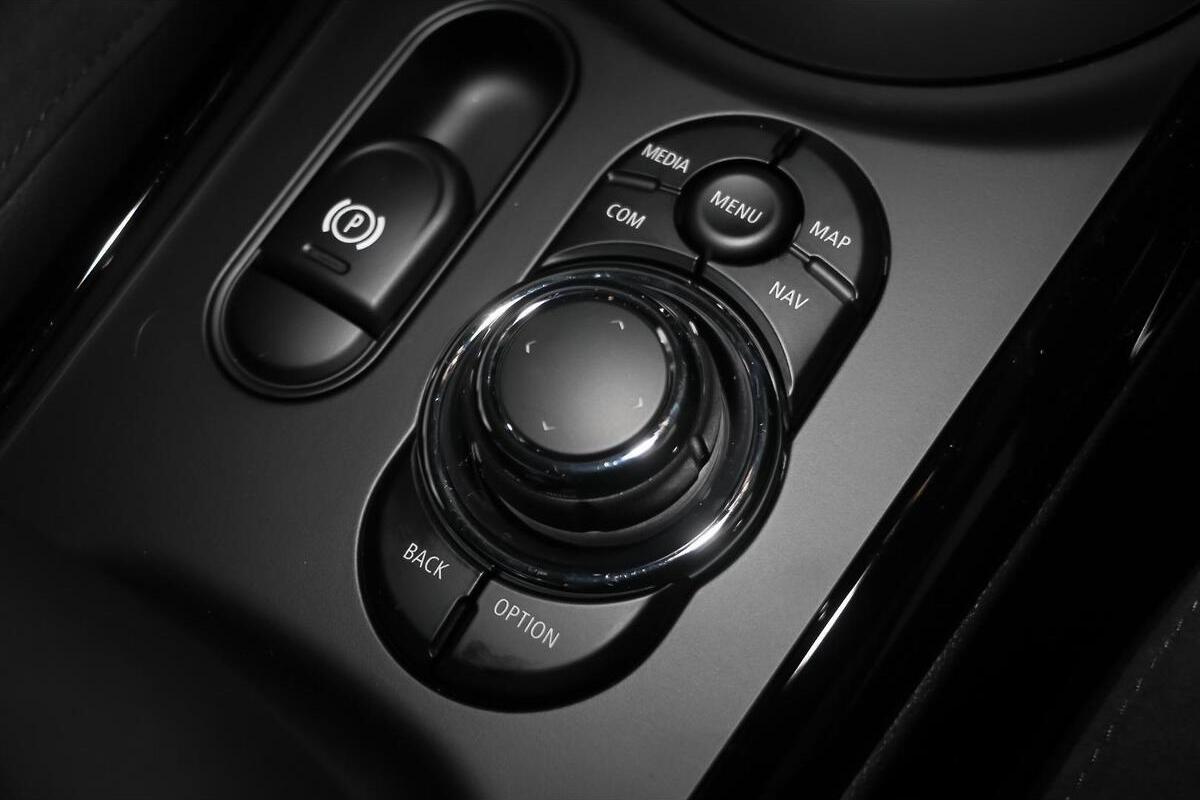 2024 MINI Clubman Cooper S Classic Auto image 18