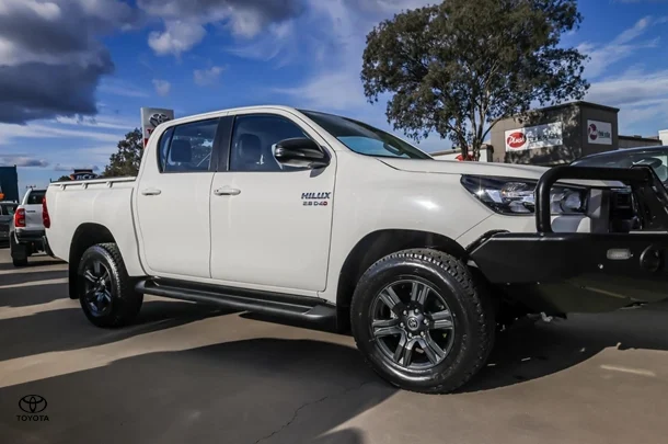 2024 Toyota HILUX SR image 4