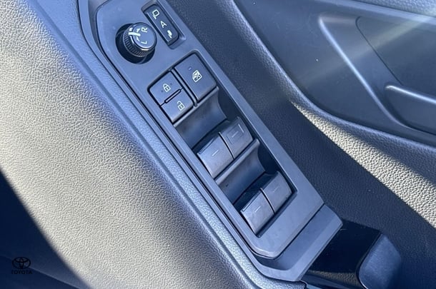 2022 Toyota Landcruiser GXL image 12